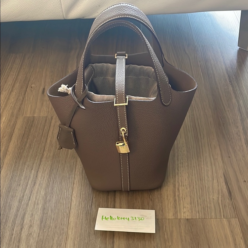 Leather bucket Bag - brand new with inner bag